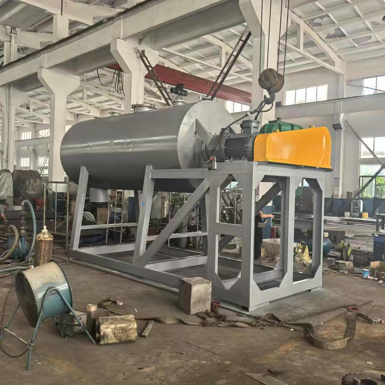 盛昱干 工业设备的研发——探索ZB2000升内加热真空耙式干燥设备的创新与价值